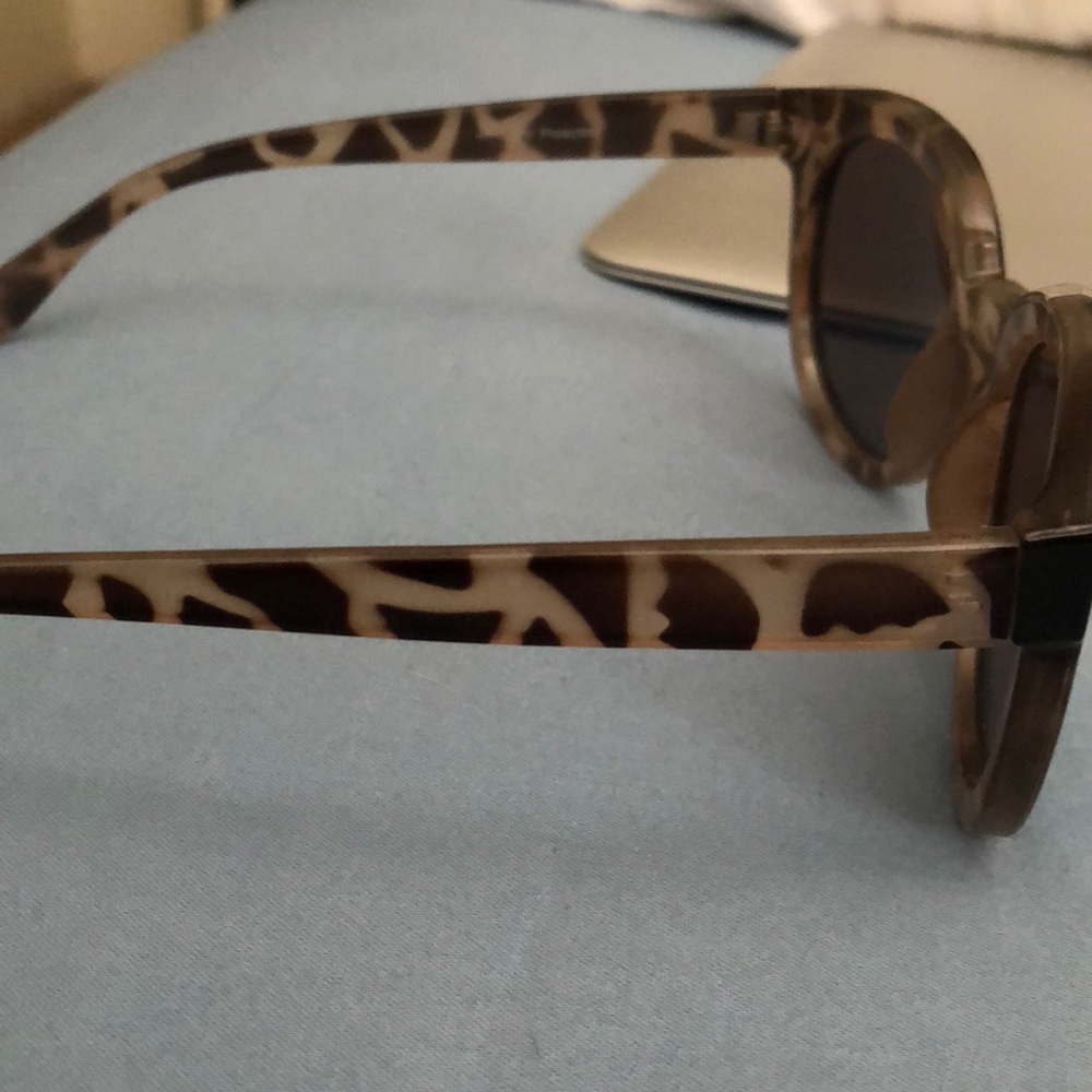 Sunglasses - Picture 4 of 6